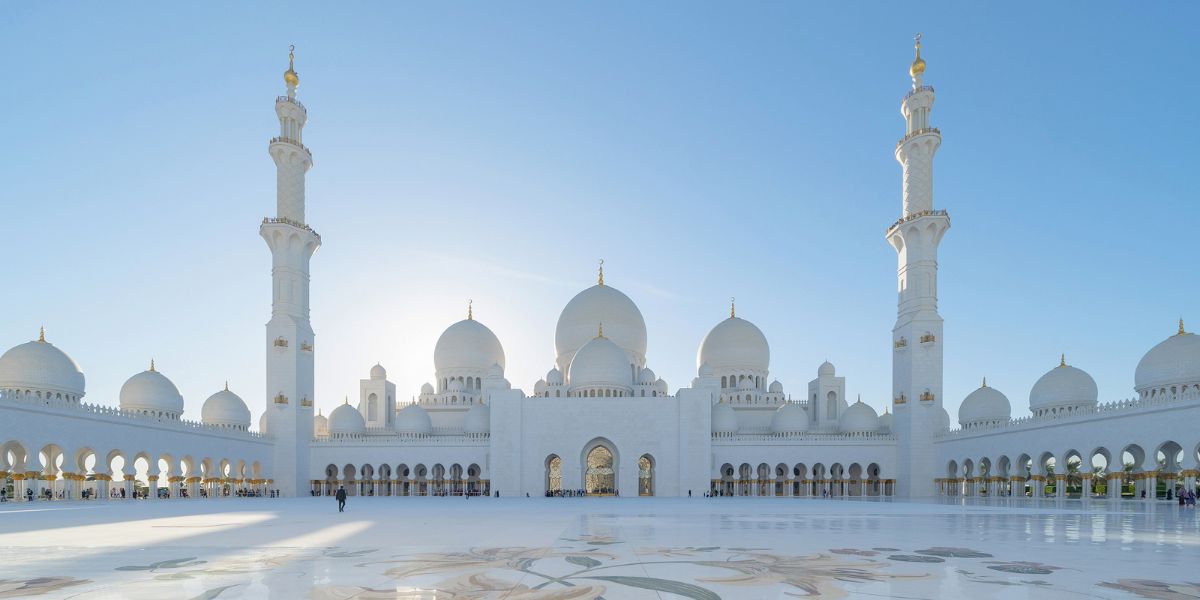Exploring Abu Dhabi: An Affordable Adventure with Uselect Flights