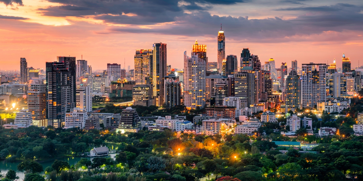 Bangkok Bliss: Explore Culture, Cuisine, and More on a Budget with Uselect Flights