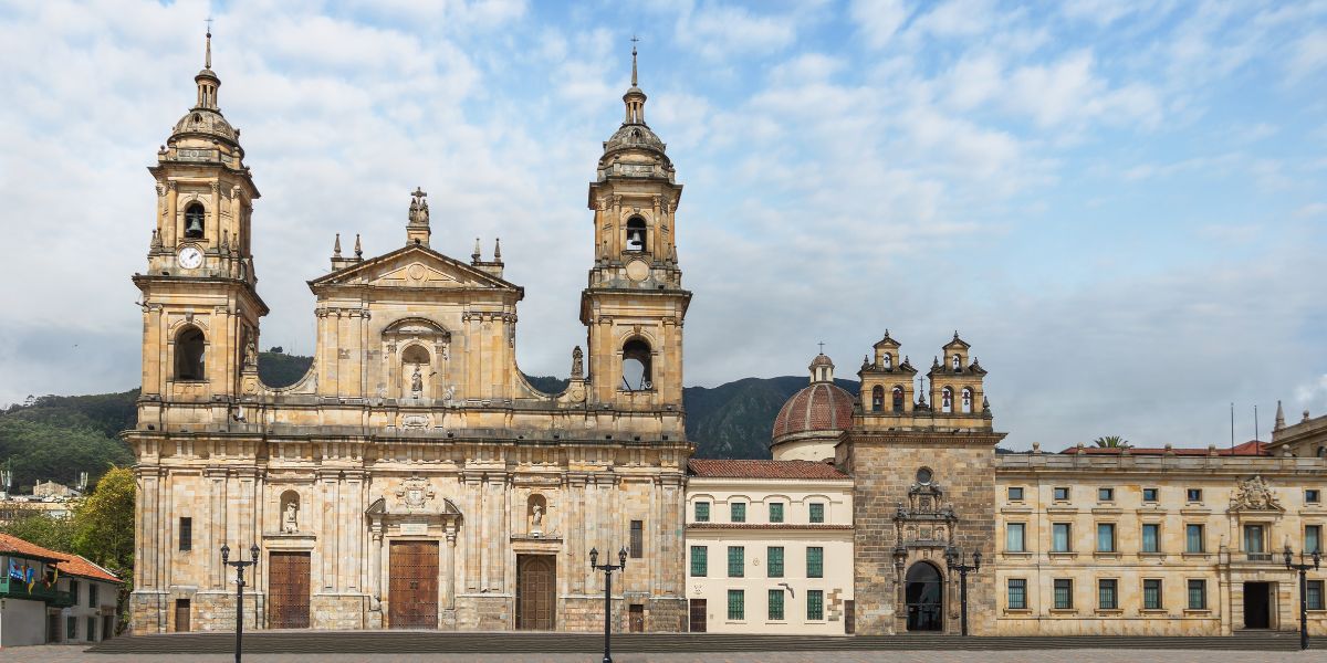 Colombia Unveiled: Journeying Through Diverse Landscapes and Cultural Marvels with Uselect Flights