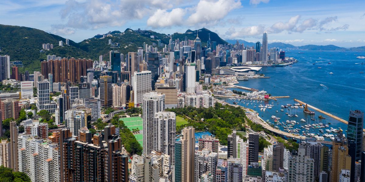 Unlocking the Wonders of Hong Kong with Uselect Flights: A Comprehensive Travel Guide