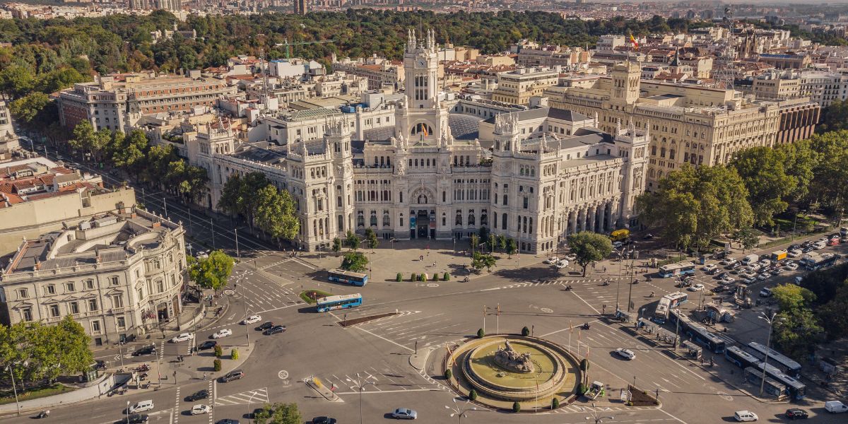 Exploring the Enchanting Streets of Madrid: A Budget-Friendly Odyssey with Uselect Flights