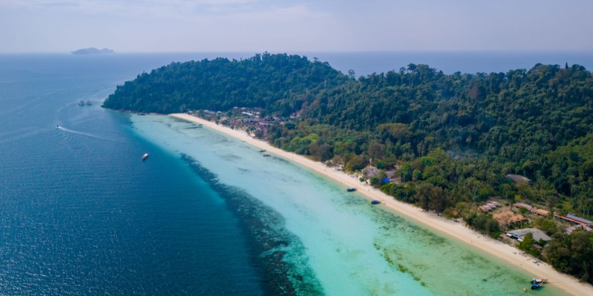 Discover Phuket: Your Tropical Getaway with Uselect Flights