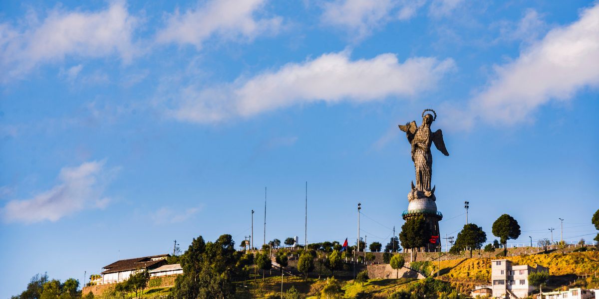 Explore the Fascinating Wonders of Quito with Uselect Flights