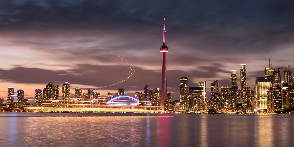 Discovering Toronto: A Budget-Friendly Expedition with Uselect Flights